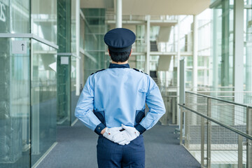 Poster - 警備員の後ろ姿
