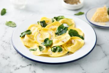 Canvas Print - Traditional ravioli with spinach and cream