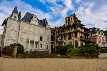 Canvas Print - Immeubles et plage de Trouville-sur-Mer