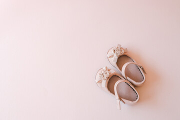 Wall Mural - Beautiful shoes for a girl on a pastel background