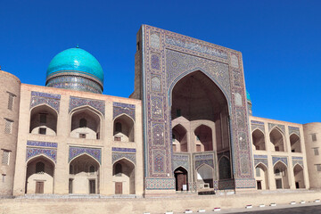 Poster - Facade of Mir i Arab madrassa, Bukhara, Uzbekistan. Madrasah Mir Arab, Poi-Kalyan (Poi Kalon) islamic religious complex in old town in Bukhara. Inscription above the entrance is a quote from the Koran