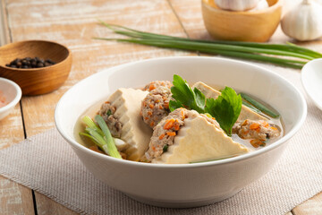 Wall Mural - Clear Soup with flat Tofu stuffed with seasoning minced pork in white bowl. ( Kang Jued Tao Hoo Moo Sub)