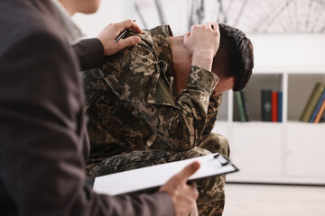 Canvas Print - Professional psychotherapist working with military man in office, closeup