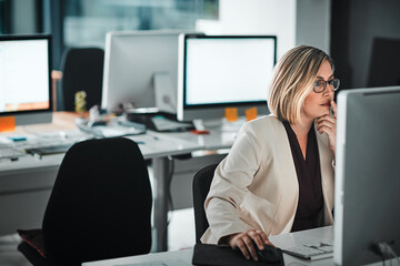 Aufkleber - Computer, thinking and business woman planning, research or reading email in office. Idea, decision and internet for information, problem solving or financial consultant working on project solution