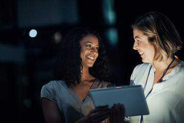 Fototapete - Business woman, teamwork and tablet for night planning, collaboration and solution at tech company. Happy worker, developer or people with digital software for research or problem solving in office