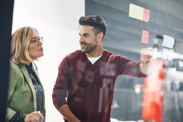 Aufkleber - Business people, creative or sticky note on wall in office, planning or strategy for meeting. Man, woman and startup with idea or marker for job on glass, entrepreneurs with research or brainstorming