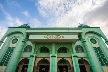 Wall Mural - Bontang Al-Hijrah Grand Mosque, the largest mosque and center of Islamic activities in Bontang City, East Kalimantan, Indonesia. Bontang City is known as an oil and industrial city.