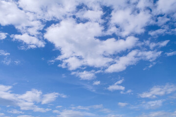 Poster - White cumulus clouds in blue sky beautiful cloud background.