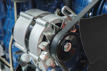 Aufkleber - A car engine with a black belt and a silver alternator