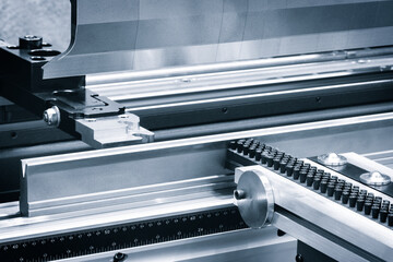Aufkleber - Industrial machine for stamping and bending sheet metal. The car is silver and black. The metal is cut into a curved shape.