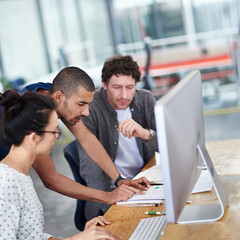 Leinwandbilder - Business people, teamwork and support in office with problem solving notes, solution and advice for startup. Outsource contractor or technical expert reading, planning and group feedback on computer