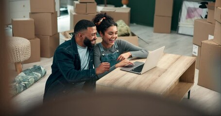 Canvas Print - Laughing, couple and laptop on table for new home, ecommerce and boxes in living room. Happy woman, man and together in house for choice, decision and excited for real estate with online shopping