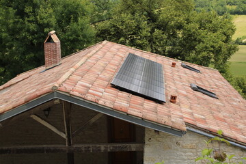 Panneaux solaire sur le toit de la maison