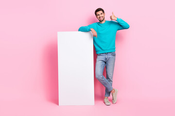 Poster - Full length photo of attractive young man lean on vertical blank banner dressed stylish blue outfit isolated on pink color background