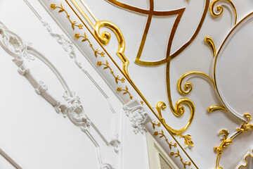 Wall Mural - Classic luxury interior, white ceiling and wall decoration with golden pattern