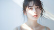 © AYANO - スキンケアのビューティーイメージの若い女性