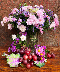 Canvas Print - Romantic bouquet of autumn flowers and rustic garden plants.