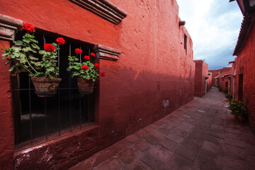 Santa Catalina monastery spans over 20,000 square meters and is almost like a small city within Arequipa. Its layout includes streets, plazas, fountains, and various buildings.