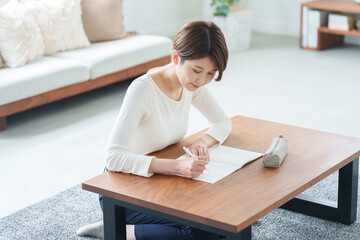 Poster - 家で勉強する社会人女性