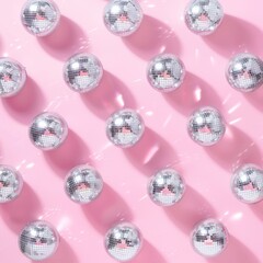 Aufkleber - Vibrant Pattern of Silver Disco Balls on Pastel Pink Background Creating Festive Mood