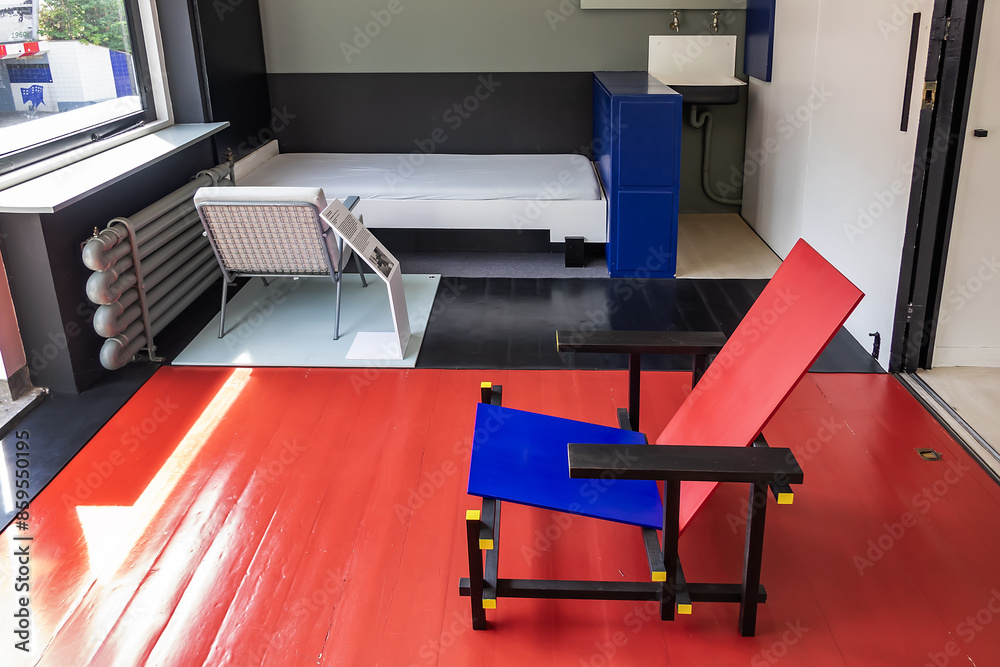 Interior of Rietveld Schroder House (1925): historic home architecture ...