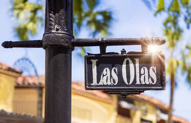 Fort Lauderdale, Las Olas Boulevard, travel attraction with shops, restaurants and entertainment.