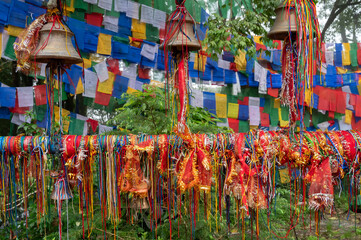 Wall Mural - Hindu religious threads with wishes of devotees and Buddhist religious flags at Mahakal Temple, an amalgamation of Hindu and Buddhist religions coexisting peacefully. Darjeeling,West Bengal,India.