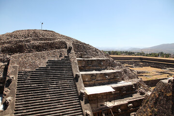 Wall Mural - Detail of Ancient ruins of the Aztec and Pyramids at Teotihuacan, Mexico