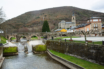 Sticker - Paisaje con puente romano de Molinaseca, León.