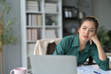 Poster - Overwhelmed and exhausted, a young manager works at her desk in the office, tired and stressed, struggling with deadlines and the challenges of being an overworked entrepreneur