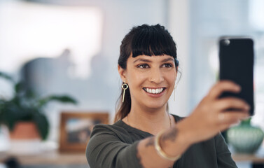 Aufkleber - Happy, selfie and business woman in office on break for social media, online post and update profile. Workplace, professional and person take picture and smile for memory, internet and company blog