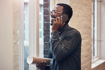 Aufkleber - Happy, black man and phone call with blueprint in office for architecture, communication or feedback. Contractor, smile and employee with tech at work for floor plan, conversation or update to client