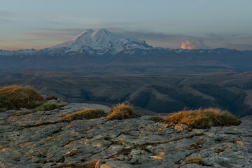 Canvas Print - Russia, the Elbrus region. The first touch of sunlight on the top of the rocks of the Bolshoy Bermamyt plateau in the early morning near Mount Elbrus.