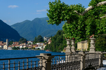 Canvas Print - bello scorcio sul lago maggiore con cielo azzurro