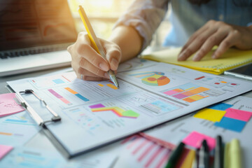 Aufkleber -  woman is drawing a pie chart on a piece of paper. She is using a black pen and a red marker