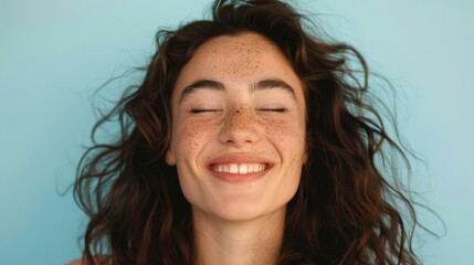 Wall Mural - The smiling freckled girl