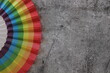 © Ana Maria - fondo color gris abanico colores lgtbi