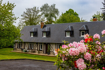 Poster - Maison à pans de bois  dans le village de Marais-Vernier