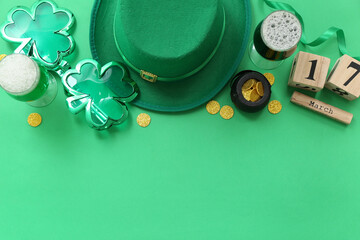 Canvas Print - Cube calendar with date 17 MARCH, glasses of beer, coins and leprechaun hat on green background. St. Patrick's Day celebration