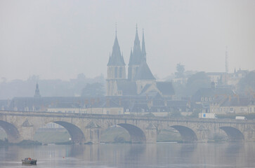 Canvas Print - A misty morning in tours