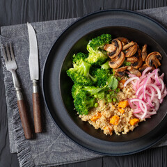 Canvas Print - quinoa with veggies and mushrooms in a bowl