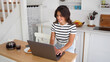 © PeopleVideos - Happy woman handling freelance assignments from her house