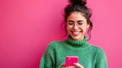 Poster - A smiling woman with smartphone.