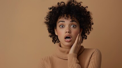 Canvas Print - The surprised curly-haired woman