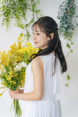 Poster - ワンピースを着た女性のファッションポートレート