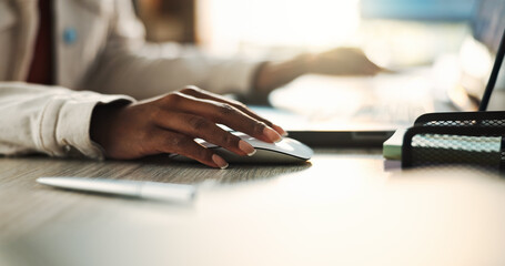 Aufkleber - Hands, desk and mouse for research, online and reporter with breakthrough in story, typing and laptop. Closeup, person and journalist with pitch for media agency, email and process for article