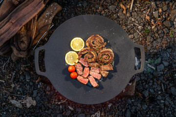 Canvas Print - アウトドアでバーベキュー　typical barbecue dish outdoors