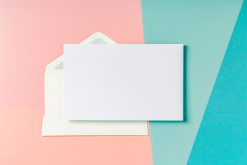 Poster - Minimalist and aesthetic blank card with a split pink and light blue background, ideal for personalized notes