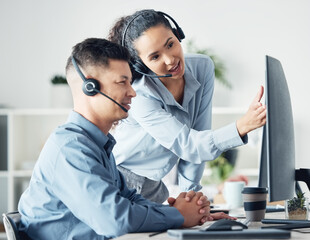 Aufkleber - Helping, call center and people with smile, computer and woman with info for man, online and conversation. Desk, customer service and research of question and headset for telemarketing with help