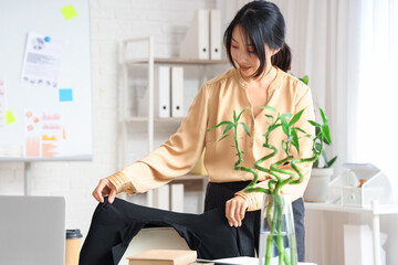 Sticker - Young Asian businesswoman working in office